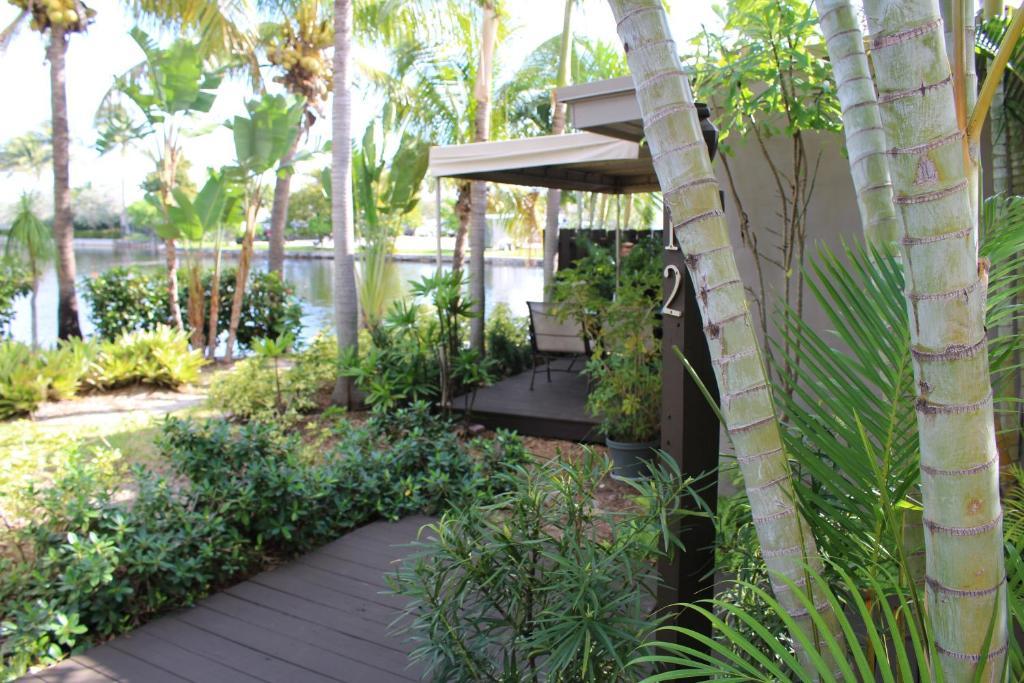 The Cabanas Guesthouse & Spa - Gay Resort Catering To Gay Men Oakland Park Ngoại thất bức ảnh
